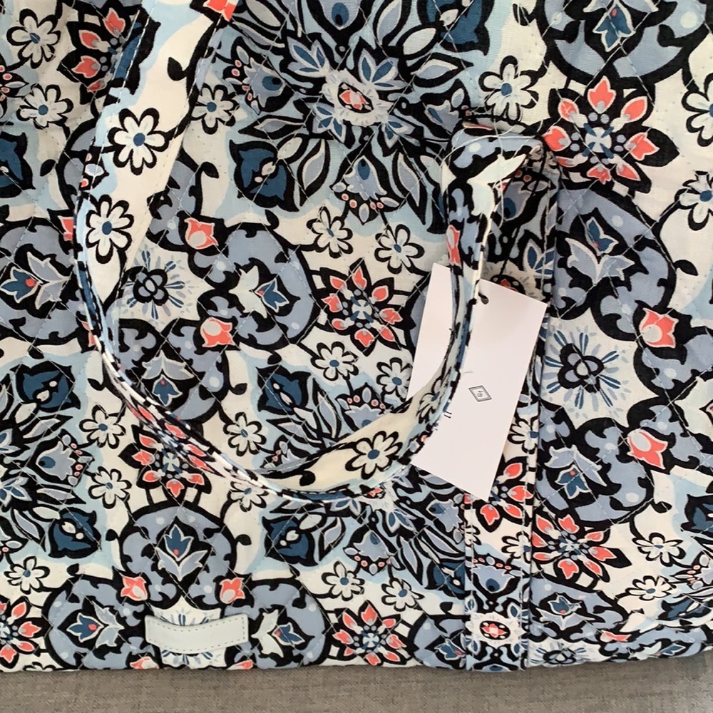 NWT Vera Bradley Large Duffel Lisbon medallion - Picture 2 of 7